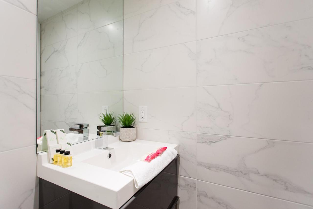 Romantic Studio In The Heart Of Little Italy By Den Stays Montréal Eksteriør bilde